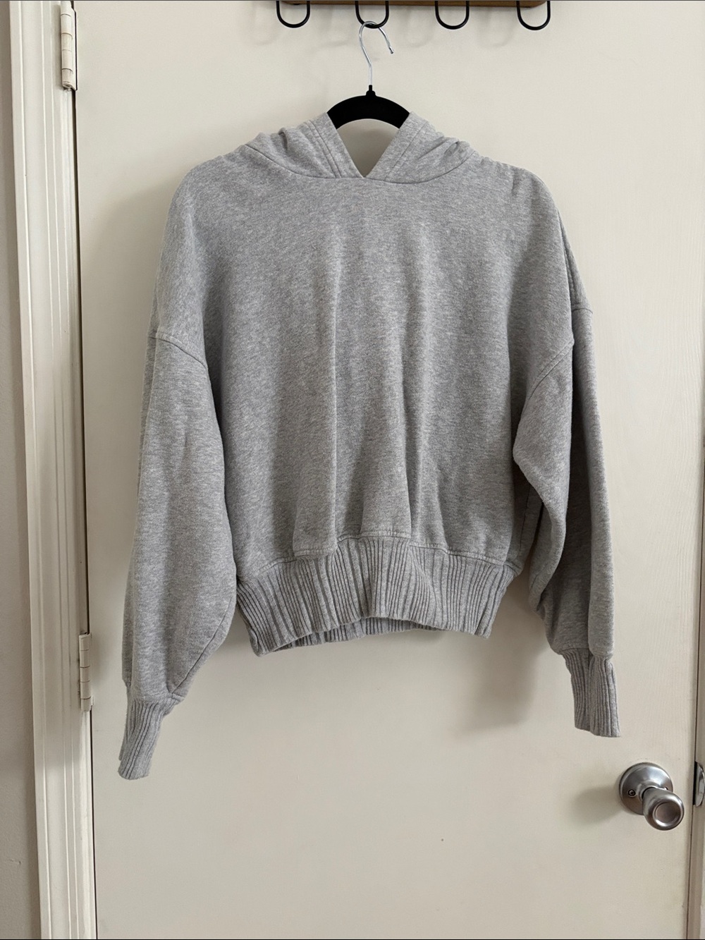Aerie Cropped Gray Hoodie SZ S Cozy Streetwear Gym Clean Girl Minimalist